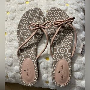 Kate Spade Mystic Bow Flat Thong Sandals with Hanging Charms. Size 7 1/2. NWT.